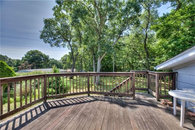 16 Superior St, Warwick, RI 02886