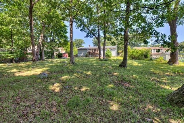 16 Superior St, Warwick, RI 02886