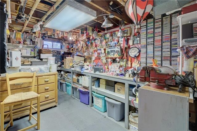 16 Superior St, Warwick, RI 02886