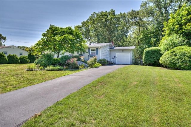 16 Superior St, Warwick, RI 02886