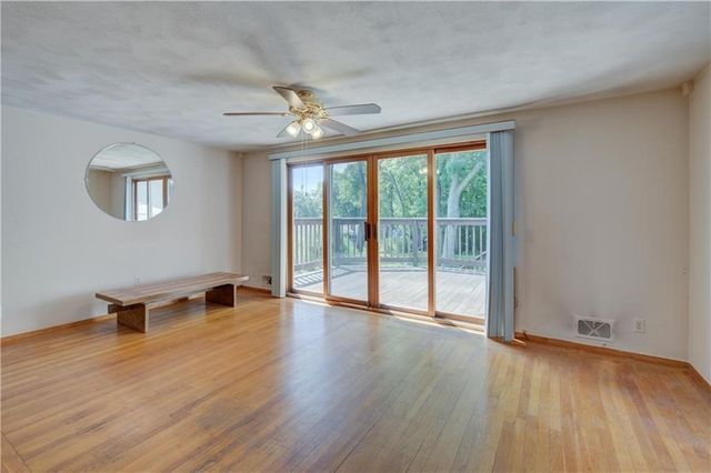 16 Superior St, Warwick, RI 02886