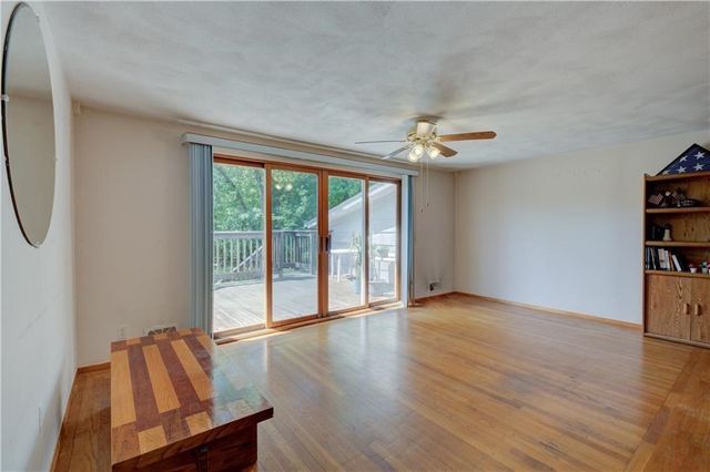 16 Superior St, Warwick, RI 02886