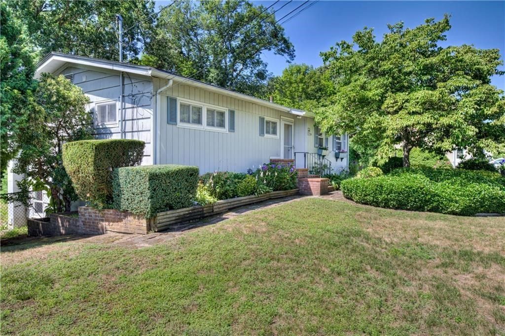 16 Superior St, Warwick, RI 02886
