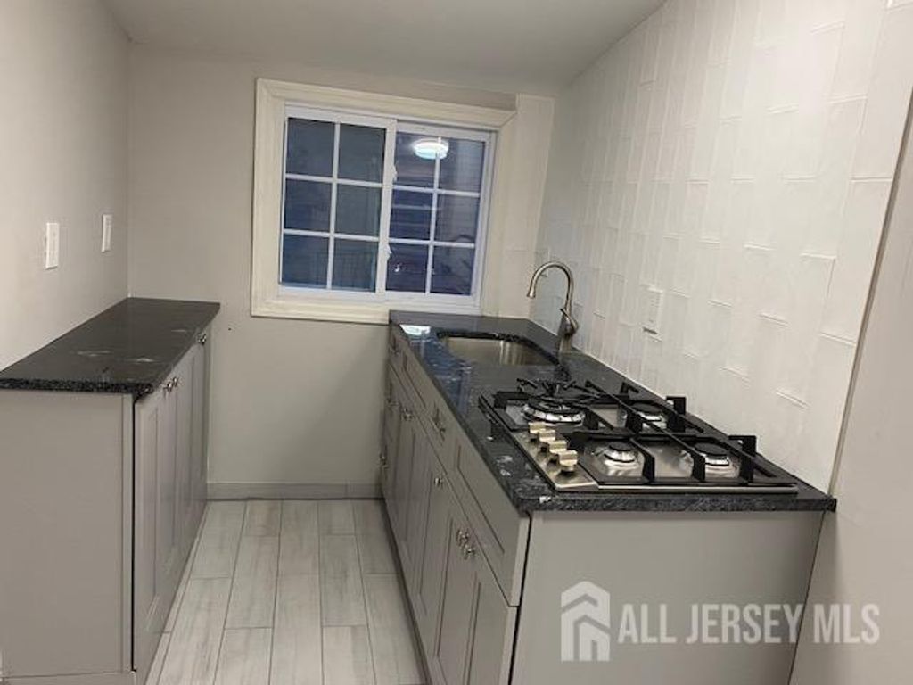 310 SOMERSET Street, New Brunswick, NJ 08901