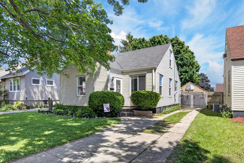 7413 32nd AVENUE, Kenosha, WI 53142