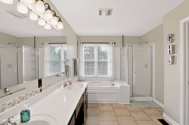 7253 Shag Oak Drive, Noblesville, IN 46062