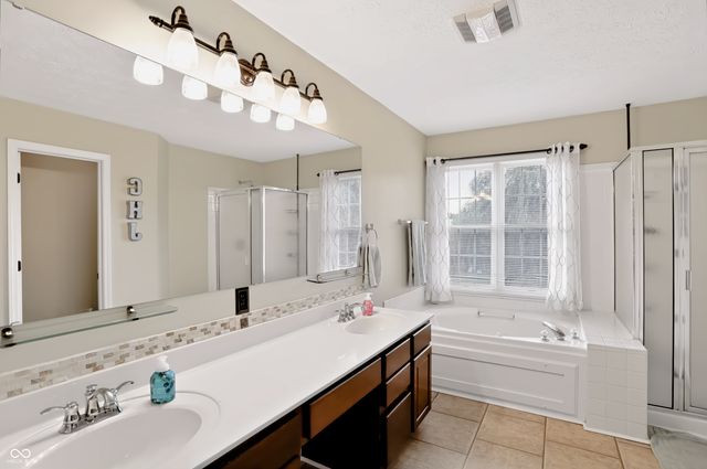 7253 Shag Oak Drive, Noblesville, IN 46062