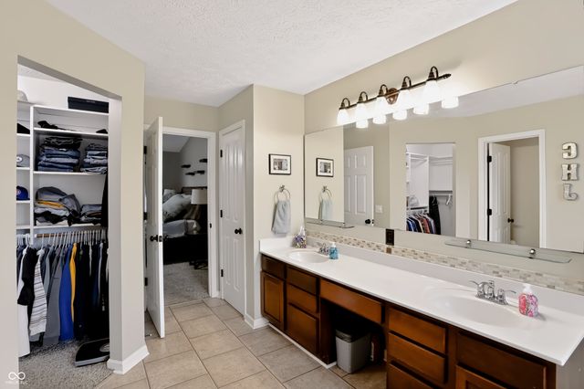 7253 Shag Oak Drive, Noblesville, IN 46062