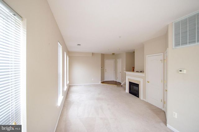 5098 English Ter Unit 104, Alexandria, VA 22304