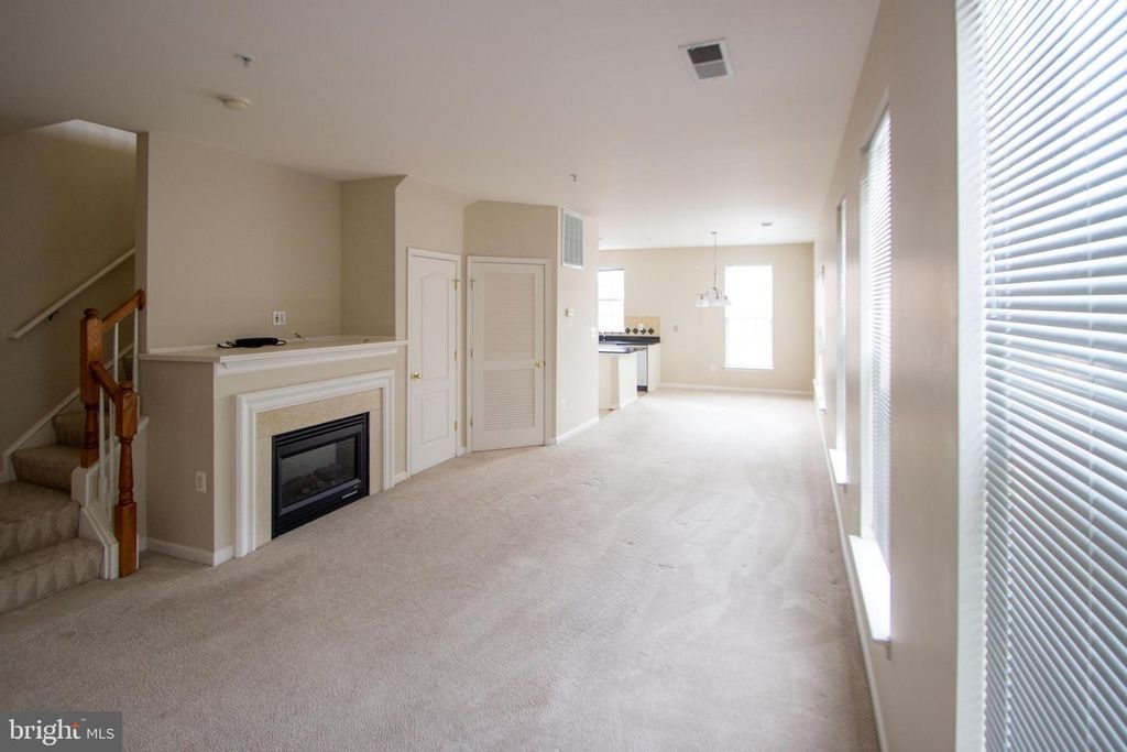 5098 English Ter Unit 104, Alexandria, VA 22304