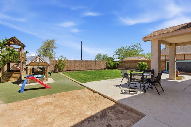 2521 Clear Sky Street SW, Los Lunas, NM 87031