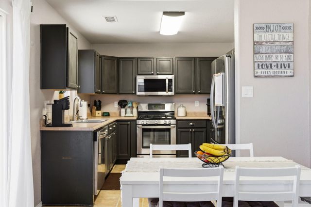 2521 Clear Sky Street SW, Los Lunas, NM 87031