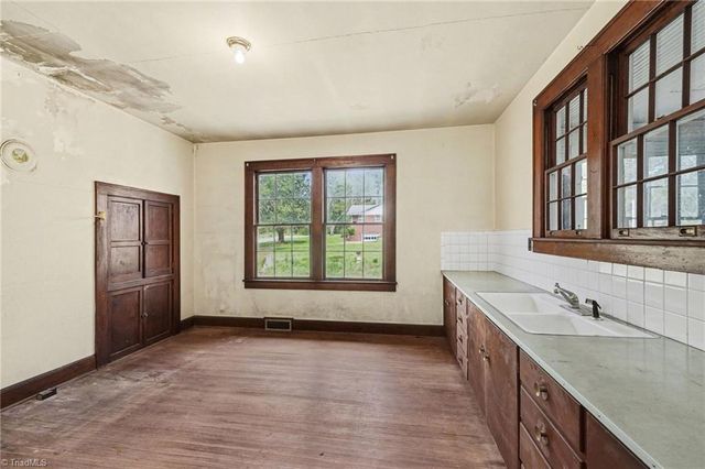 1419 Westbrook Drive, Winston-salem, NC 27103