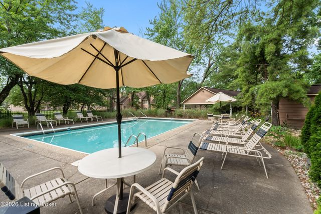 10331 Shelbyville Rd, Louisville, KY 40223