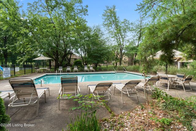 10331 Shelbyville Rd, Louisville, KY 40223