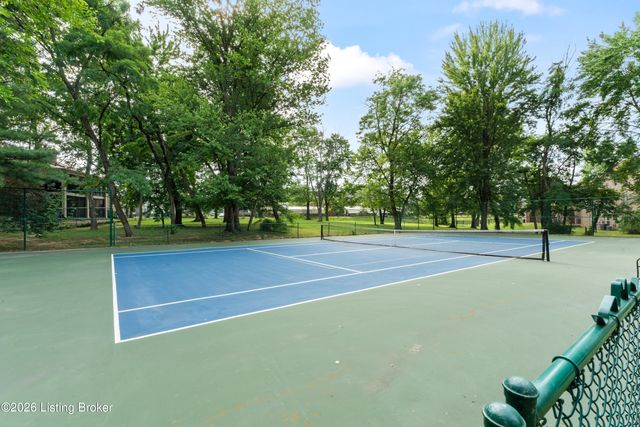 10331 Shelbyville Rd, Louisville, KY 40223