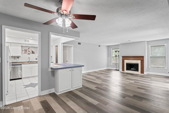 10331 Shelbyville Rd, Louisville, KY 40223