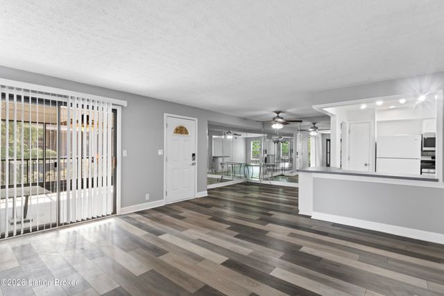 10331 Shelbyville Rd, Louisville, KY 40223