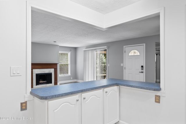 10331 Shelbyville Rd, Louisville, KY 40223