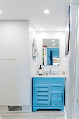 2930 Day Ave PH2N, Miami, FL 33133