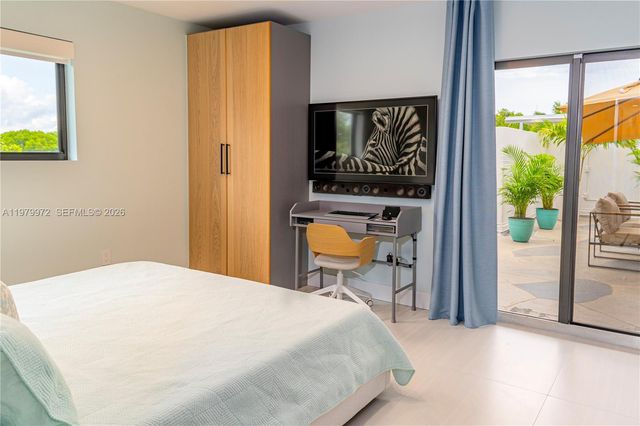 2930 Day Ave PH2N, Miami, FL 33133