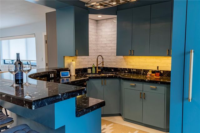 2930 Day Ave PH2N, Miami, FL 33133