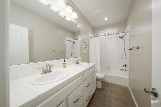 14115 Pemberley Passage Avenue, Bakersfield, CA 93311