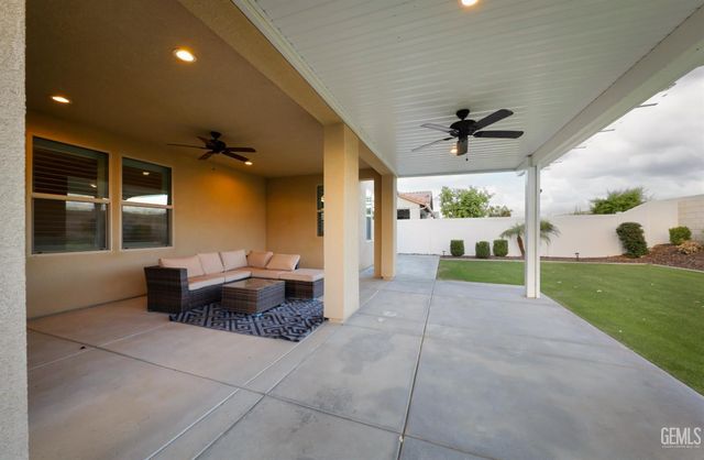 14115 Pemberley Passage Avenue, Bakersfield, CA 93311