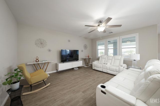 14115 Pemberley Passage Avenue, Bakersfield, CA 93311