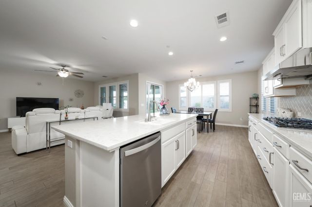 14115 Pemberley Passage Avenue, Bakersfield, CA 93311