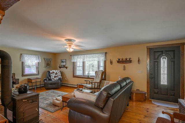 186 Old Bennington Road, Greenfield, NH 03047