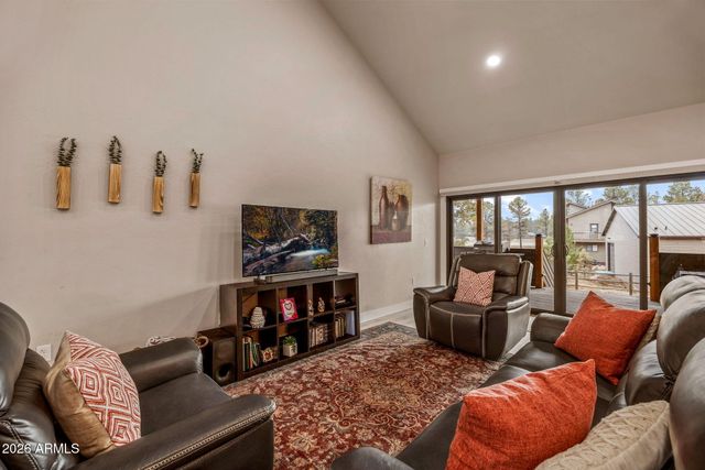 2270 SPITFIRE Circle, Overgaard, AZ 85933