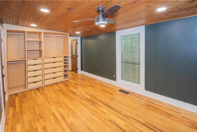 244 E Huntsville Road, Fayetteville, AR 72701