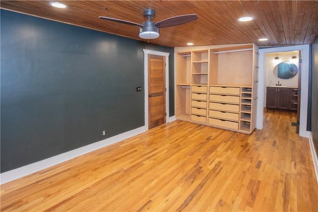 244 E Huntsville Road, Fayetteville, AR 72701