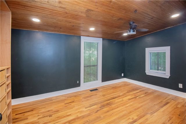 244 E Huntsville Road, Fayetteville, AR 72701