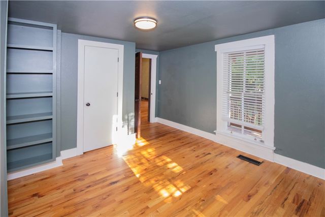 244 E Huntsville Road, Fayetteville, AR 72701
