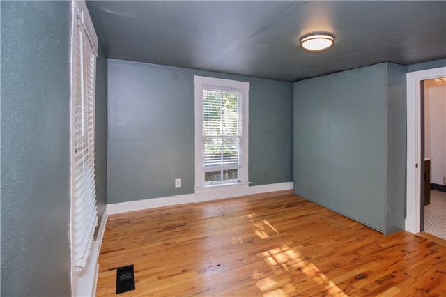 244 E Huntsville Road, Fayetteville, AR 72701