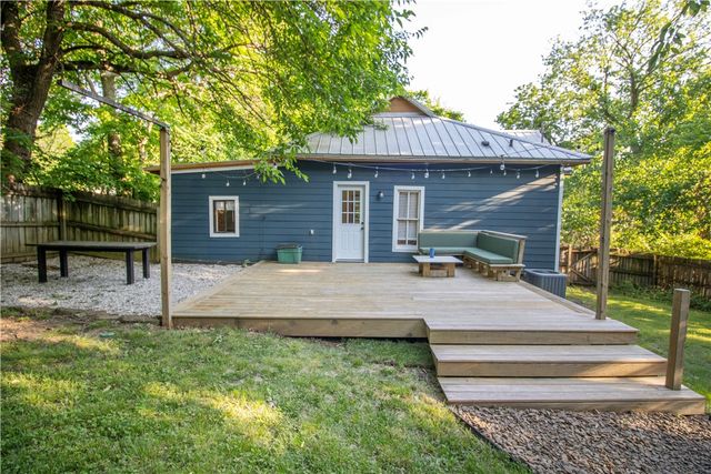 244 E Huntsville Road, Fayetteville, AR 72701