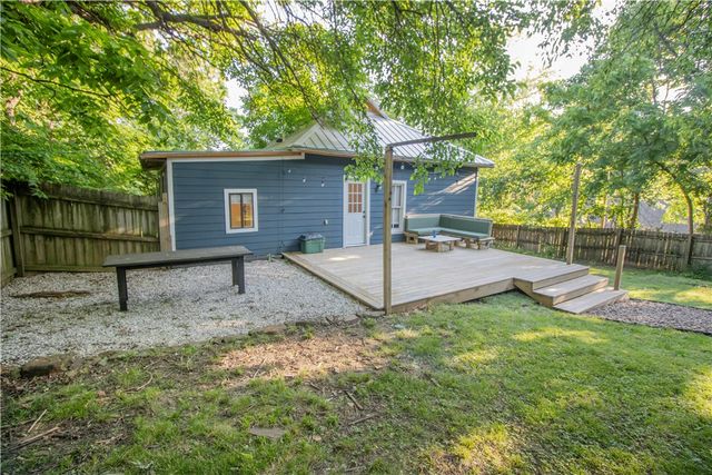 244 E Huntsville Road, Fayetteville, AR 72701