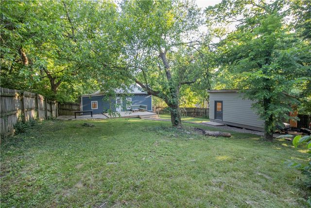 244 E Huntsville Road, Fayetteville, AR 72701