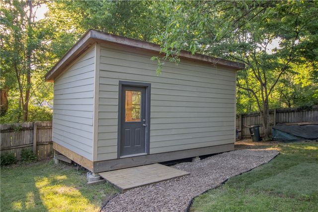 244 E Huntsville Road, Fayetteville, AR 72701