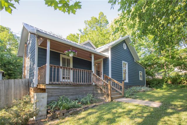 244 E Huntsville Road, Fayetteville, AR 72701