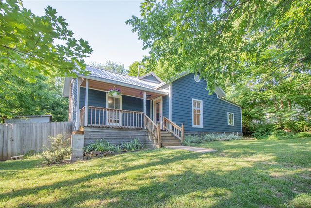 244 E Huntsville Road, Fayetteville, AR 72701