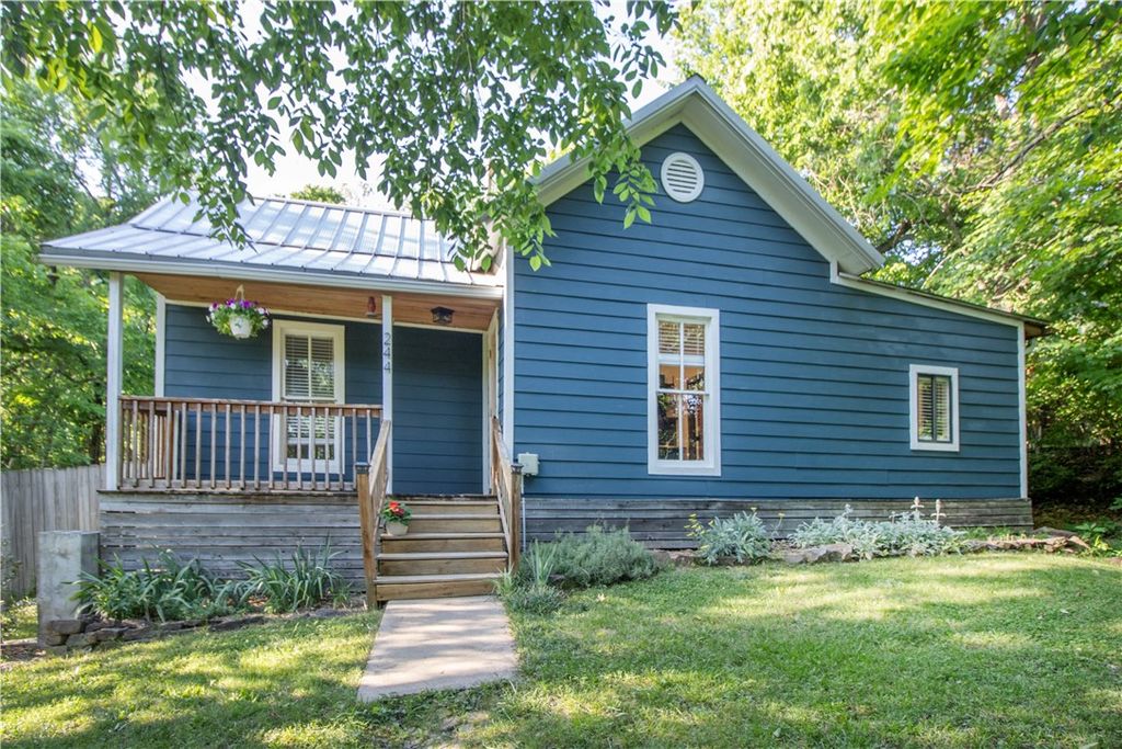 244 E Huntsville Road, Fayetteville, AR 72701