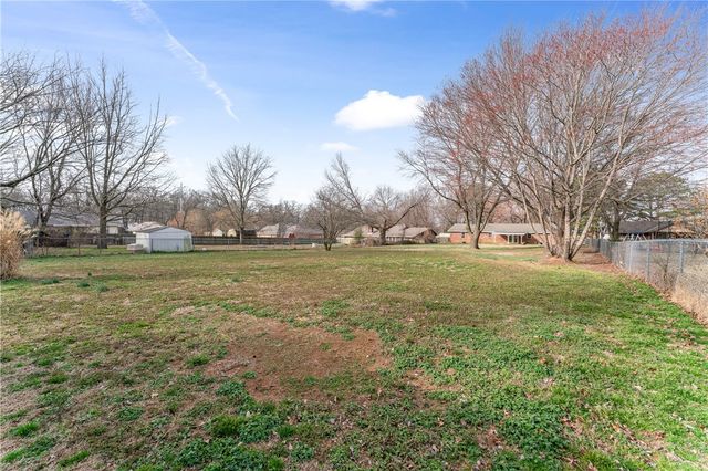 14750 Oakcrest Drive, Siloam Springs, AR 72761