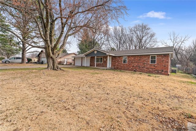 14750 Oakcrest Drive, Siloam Springs, AR 72761