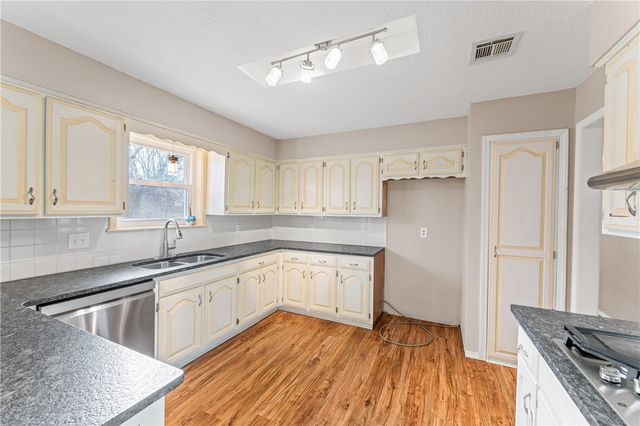 14750 Oakcrest Drive, Siloam Springs, AR 72761