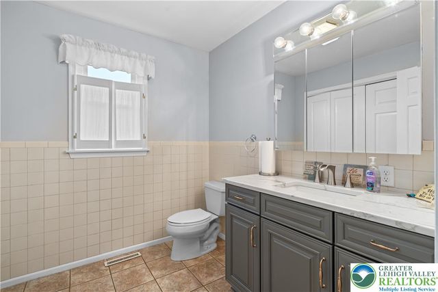 2702 Northampton Street, Bethlehem Twp, PA 18020