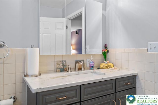 2702 Northampton Street, Bethlehem Twp, PA 18020