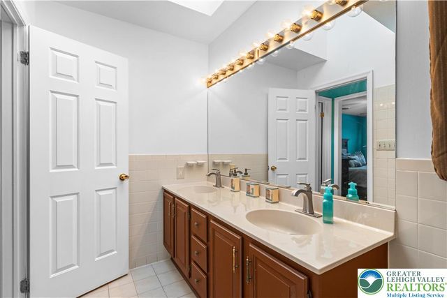 2702 Northampton Street, Bethlehem Twp, PA 18020